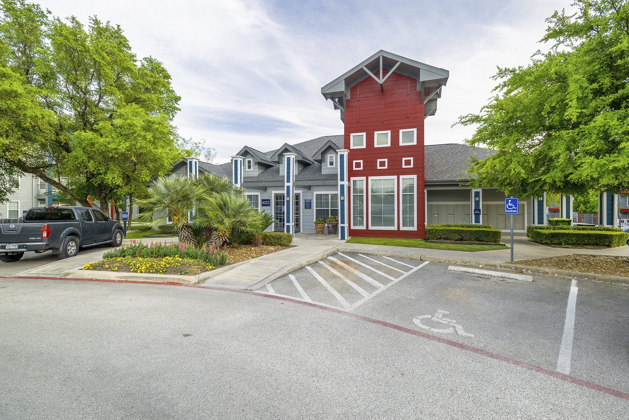 Furnished Apartments Near UTSA Campus